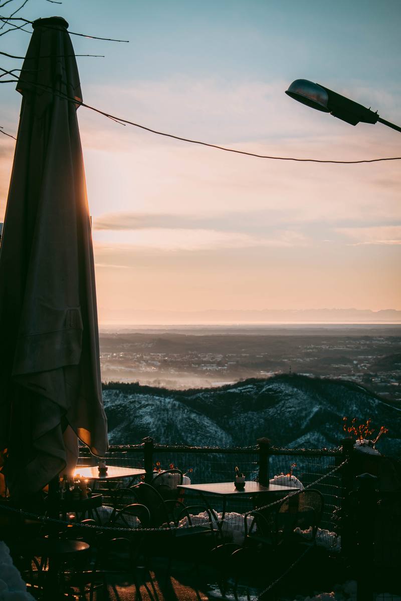 Atardecer desde la terraza de un bar